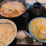 Matsuya - シュクメルリ定食に半熟卵サラダセット追加。シュクメルリはにんにくとチーズが濃厚に効いていて、たくさん入っているごろごろチキンとさつまいもとも相まって食べごたえがありました。非常に美味しかったです。