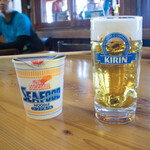 燕山荘 - 生ビール中とカップラーメン