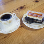 燕山荘 - ケーキセット（税込950円） りんごのキャラメルケーキ、ホットコーヒー