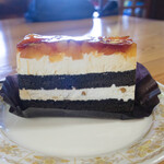 燕山荘 - ケーキセット（税込950円） りんごのキャラメルケーキ、ホットコーヒー