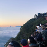 燕山荘 - ご来光待ちのみなさん