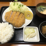 なかうらわ食堂 - やわらか厚切りトンカツ定食