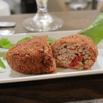 トリワイン ＰＩＫＯＳＨＨＨＵ - 京鴨のメンチカツ