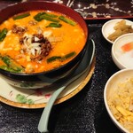 龍府 - 担々麺・半チャーハンにお決まりの搾菜と杏仁豆腐