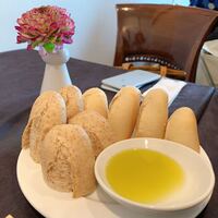 鉄板焼き 銀座 ポルトファーロ 本店 - パン3人分