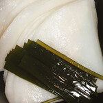 千枚漬本家　大藤 麩屋町本店 - 昆布も細切りにしていただきます