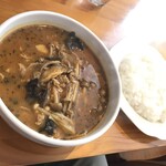 Curry カイエン - ホエー豚の挽肉と６種類きのこのスープカレー　レギュラースープ（1,180円）