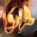 おやつショップ チャッピー - 真上から、薄切りバナナとホイップクリームが見えます