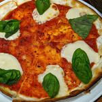 JZ Brat - 『マルゲリータピッツァ』　１３８０円（税込み）＋ サービス料10%