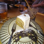 クラムボックス - ランチデザート　コーヒーとココナッツのケーキ