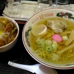 まつお食堂 - ラーメンとミニカツ丼セット800円。