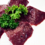 東海苑 - 上レバー。新鮮です。