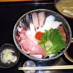 Sakana Tokidoki Niku Tada - 特上海鮮丼 950円
