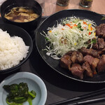 お肉屋さんのランチ mog mog - 