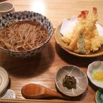 手打ちそば くるみの木 - 海老天ざるの温麺！
