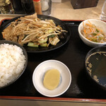秀来軒 - 肉野菜炒め定食