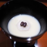 座付　小芋と小豆の白味噌椀