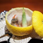 銀座 しのはら - 前菜　蝦夷アワビと車エビ　子持ち昆布の柚子釜　土佐酢ジュレ　千枚漬け　芽甘草