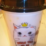 タピオカ専門店 猫茶 - トウモロコシ&紫芋タピオカミルク650円(通常価格)左上の黄色いのはトウモロコシの粒です