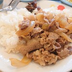 Matsuya - 牛丼皿です。お肉はカレーに移し入れ、ご飯には卵を乗せてTKGに変更w