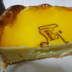 焼きたてチーズタルト専門店 PABLO - 断面