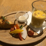 カフェ クッチーナ&カンパニー - キッシュ、バーニャカウダ、カボチャのスープ