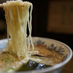 初代まるよし - 麺は系列店が自家製麺しているオリジナルレシピ