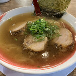 五十六商店 - アゴ出汁中華そば。アゴ出汁の風味良くさっぱりとしたスープは飲み干せるほど。チャーシューは厚めの柔らか系で味はしっかりとついています。麺は中太平打ちはつるつるシコシコ。