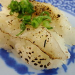 Muten Kurazushi - 鯛の炙り