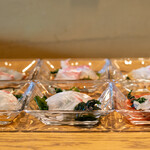 満幸商店Ⅱ - 料理写真:2020.1 鯛のうすづくり 2切れずつ6種のソースで（1,600円）