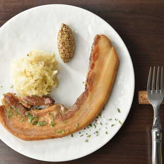 当店自慢の肉料理です