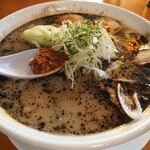 Menya Teppen - みそ黒マー油ラーメン全部のせ