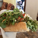 ベトナムバイク屋台コムゴン - バインミー チキンと玉子リフト