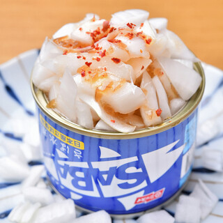 一品料理+寿司をあてにお酒を。人気は「サバ缶サラダ」