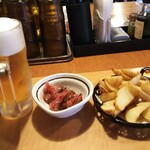 久兵衛屋 - 生ビール、梅ザーサイ、ポテトフライ