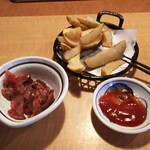 久兵衛屋 - 梅ザーサイ、ポテトフライとケッチップ