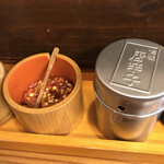 本格手打 いわしや - 七味唐辛子と粗挽き唐辛子です。（2020.1 byジプシーくん）