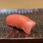 鮨旬美西川 - キハダマグロの昆布締め