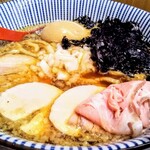 焼きあご塩らー麺 たかはし - "得"製背脂醤油らー麺（1100円）