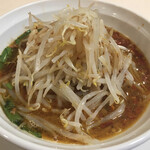 味世 - 台湾ラーメンハーフ　もやしトッピング