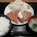豚菜 - 料理写真:ハーフチキンカツ定食　858円