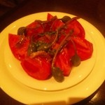 スペインバルカボラボ - トマト・アンチョビ・ケッパベリーのサラダ