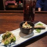 一路 - ブロコリー煮、つぶのわさび漬け、シシャモ？