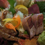 出雲大社の瓦と同じ瓦屋さんがオリジナルで作ってくれたそうです。 左下にちゃんと店名が書いてありますね。