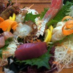 安来や - どの魚も鮮度が良く、とっても美味しくいただけましたよ。 魚好きには堪らない一品でした。