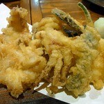 安来や - 最後の最後までイカを堪能させてくれるのは嬉しいですよね。 揚げたての天ぷらも美味しかったですよ。
