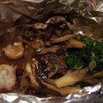 安来や - さば魚醤（ぎょしょう）の海鮮ホイル焼です。 この料理、魚醤できましたか～って思っちゃいましたよ。 魚醤で作ると、冷めると塩味や濃厚であるがうえの味の濃さが裏目に出ないかなって思ったからです。