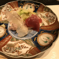 鮨いずみ - 刺身
                      ・師崎産ヒラメ 
                      ・和歌山ケンケン鰹