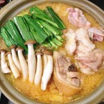 鶏三和 - もつ鍋にもぶつ切りは外せない！