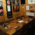 安来や - １階のテーブルです。